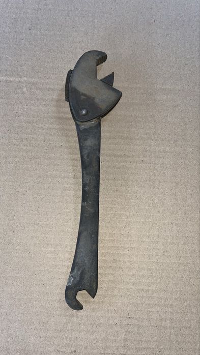 Ключ старинный самозажимной б/у
