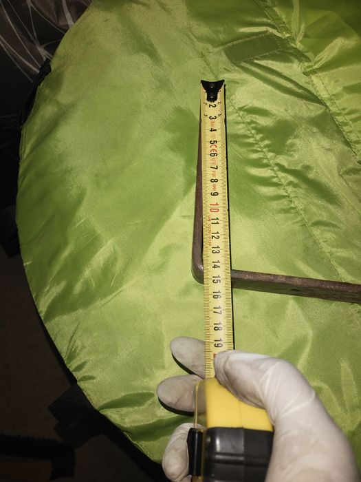 Wieszak, hak na skrzynkę balkonową.