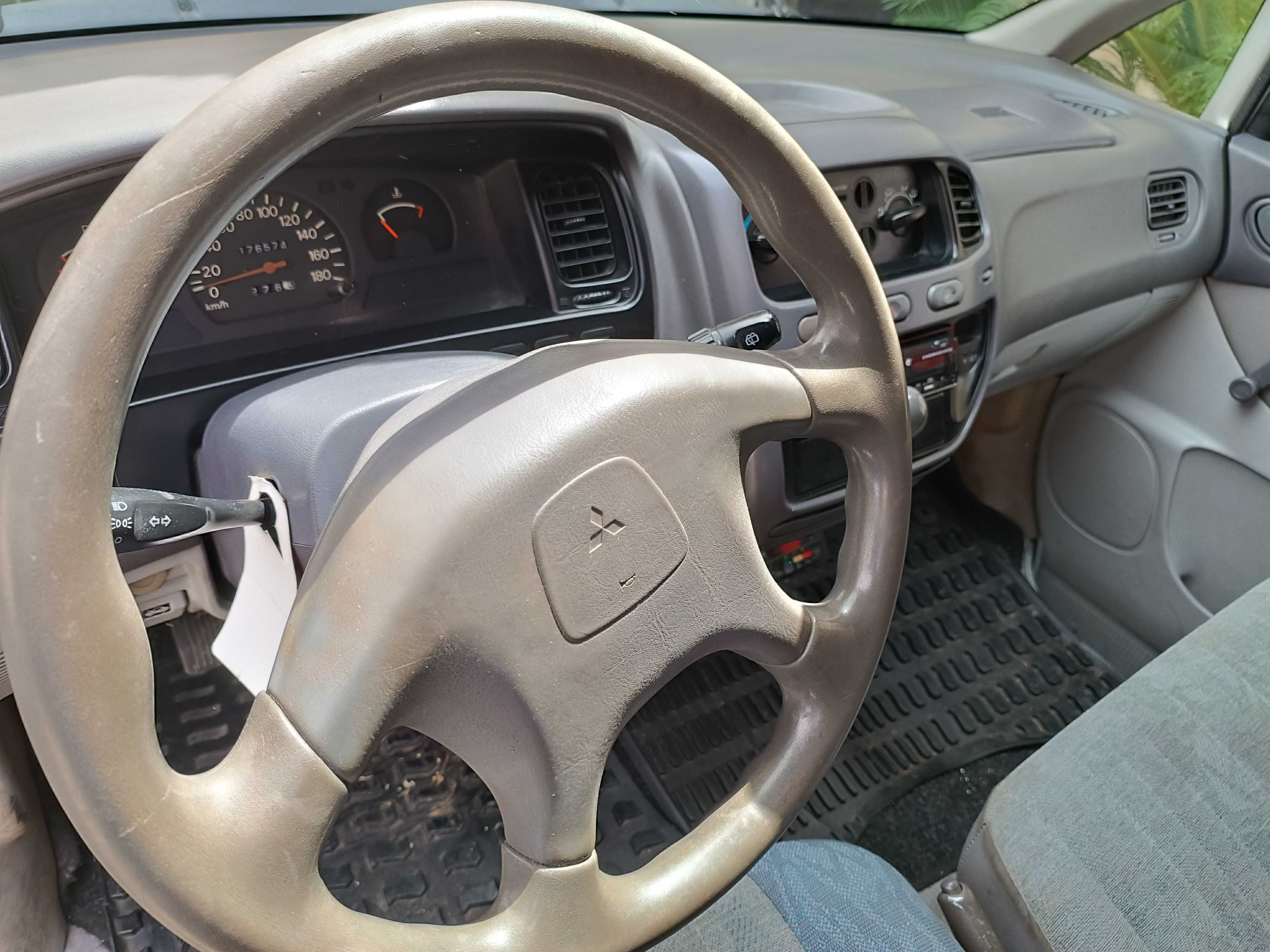 Mitsubishi L400 com motor de frio