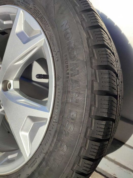 Диски R17 SUBARU 28111SG030 в комплекті з шинами NOKIAN 225/60R17