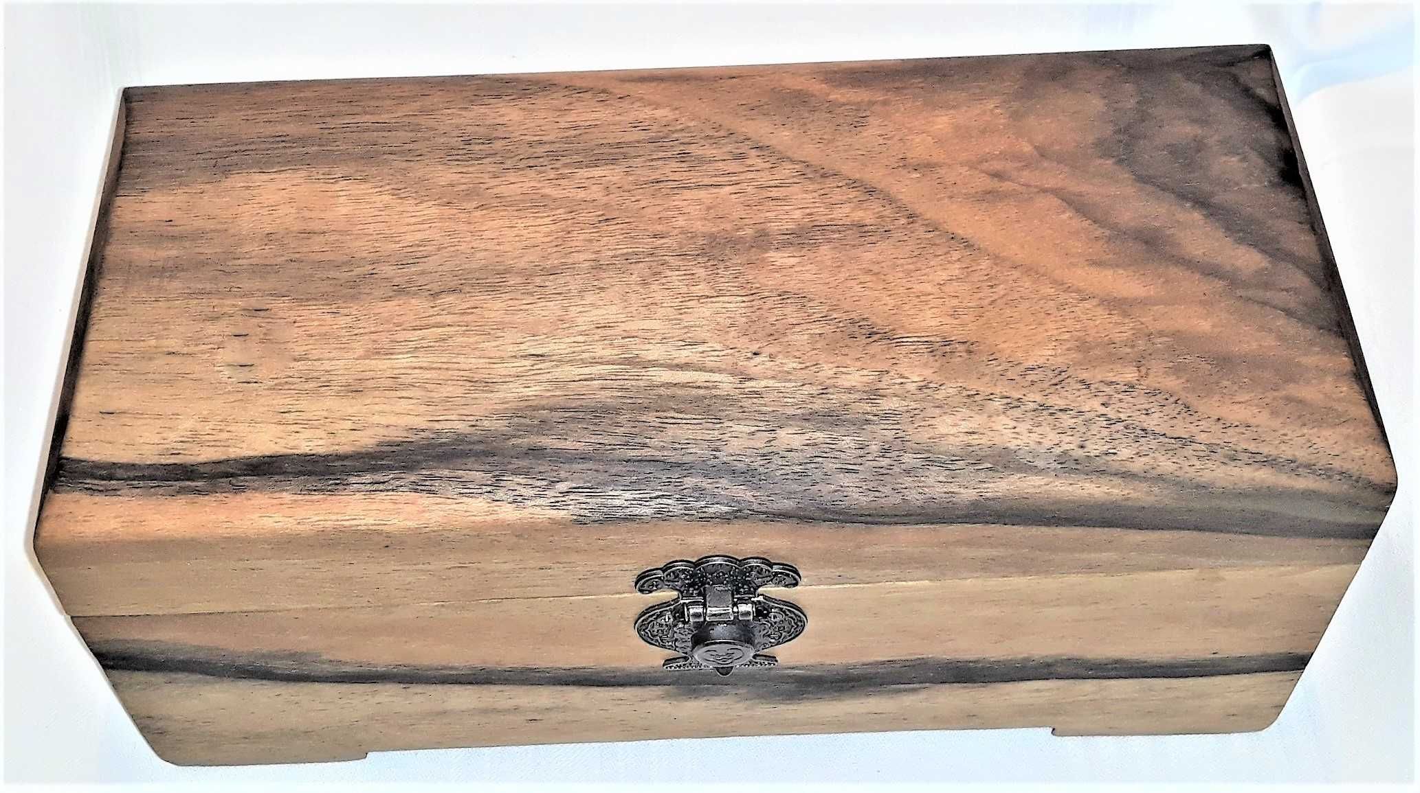 szkatuła drewniana,fornirowana , orzech włoski
