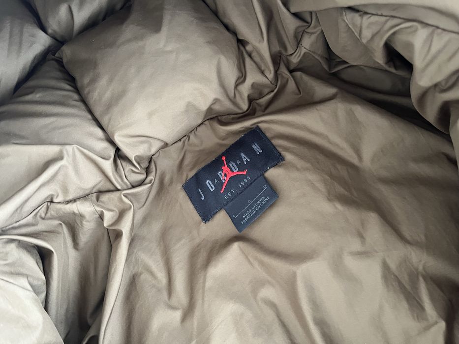 Пуховик Nike air jordan essentials