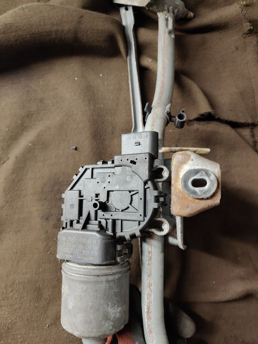 Mechanizm wycieraczek silniczek ramię ramiona wycieraczek audi A4 b6