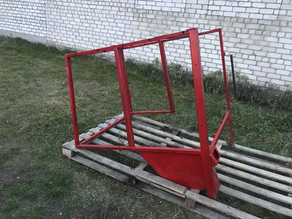 Каркас кабіни на трактор Т-25 та інші запчастини трактора Т-16 Т-25.