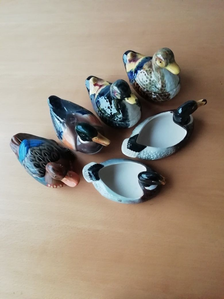Conjunto de patos em cerâmica.