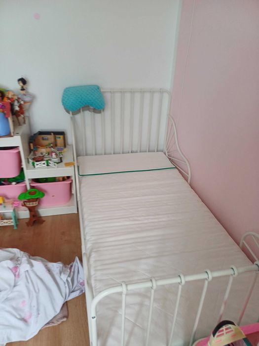 Łóżko dziecięce rosnące i szafa ikea