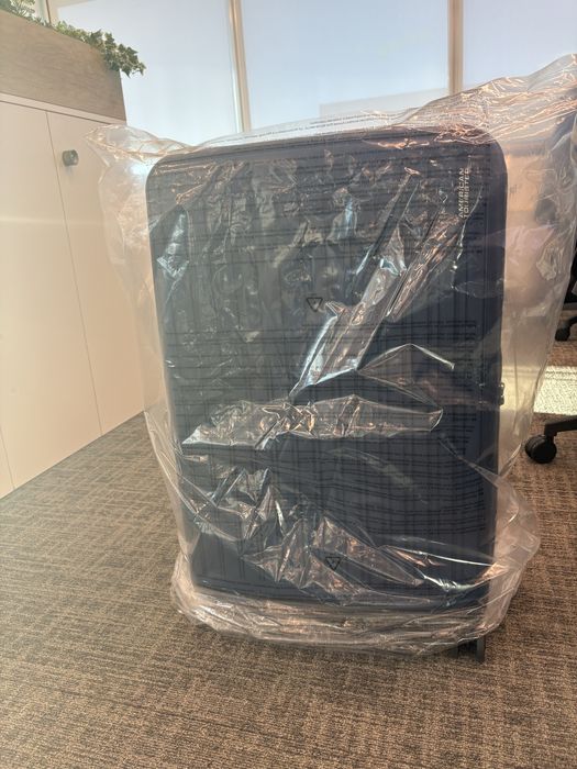 Mala de viagem nova: American Tourister Rejoy Spinner 77 Navy Blue