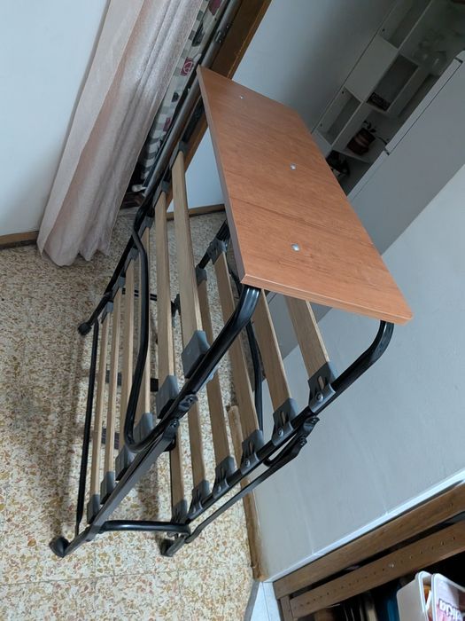 Cama de solteiro/dobrável. Como nova,usadas poucas vezes.