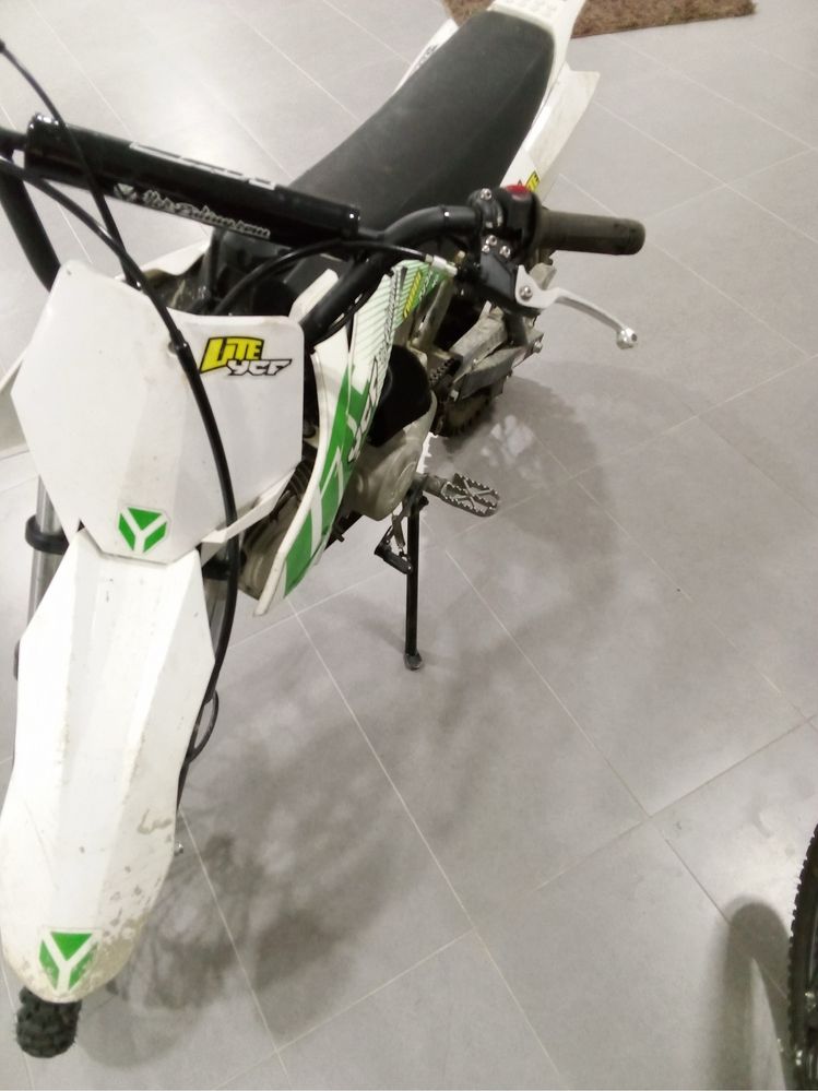 Pit Bike 125cc 2023 com oferta de capacete e óculos