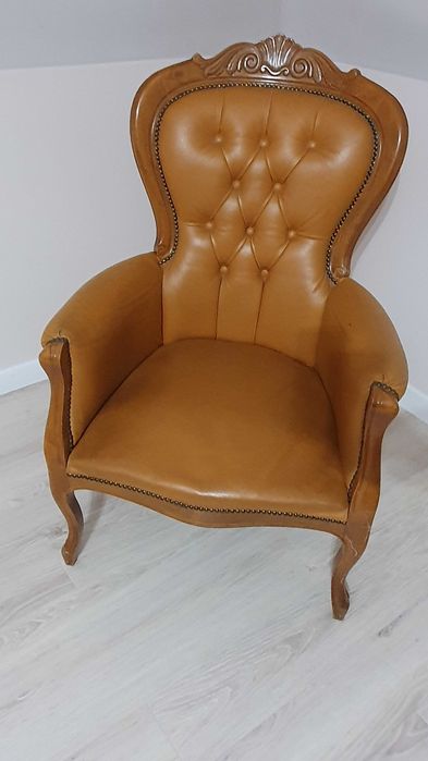 Komplet skórzany pikowany do salonu w stylu Ludwik XVI.