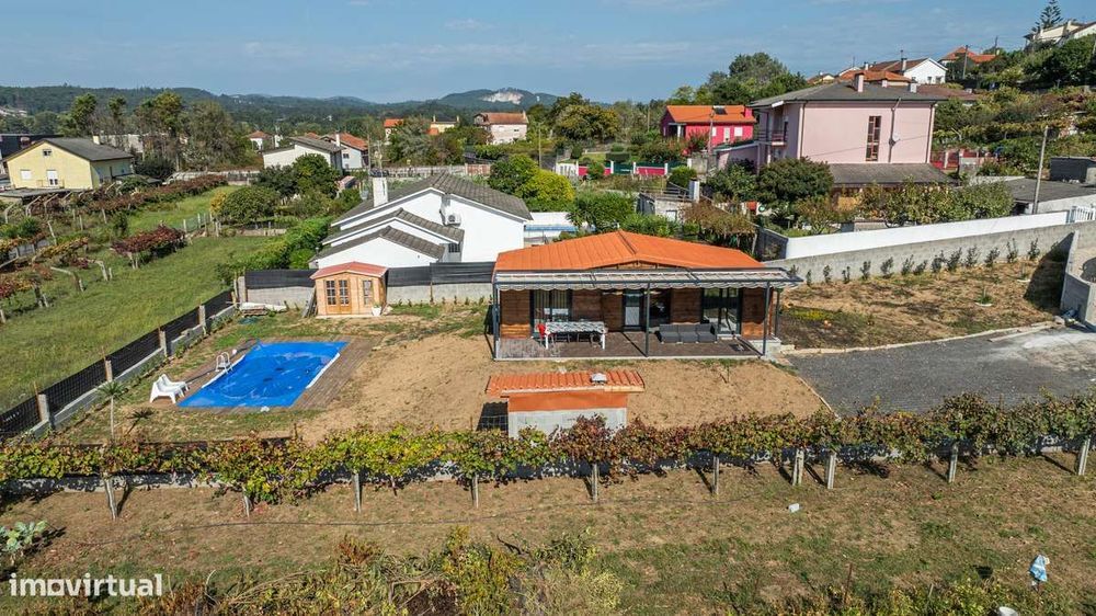 Moradia individual T2 térrea com piscina