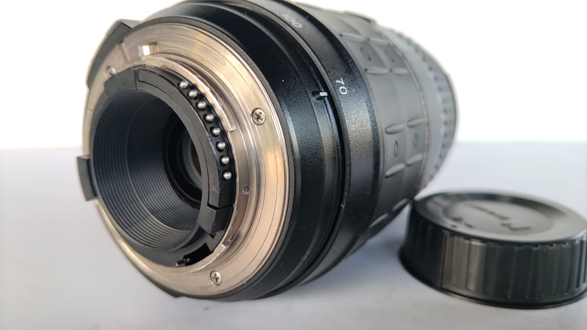 P/ Nikon. Objectiva Quantaray 70-300. Óptima para séries 3000 e 5000