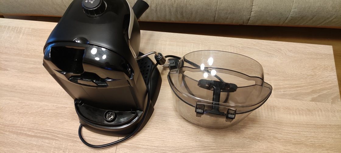 Kolbowy ekspres ciśnieniowy deLonghi EC 220.CD - jak nowy