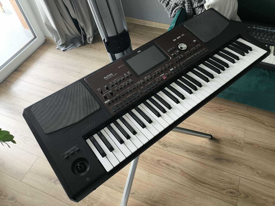 Aranżer Korg Pa700 + Twardy Case