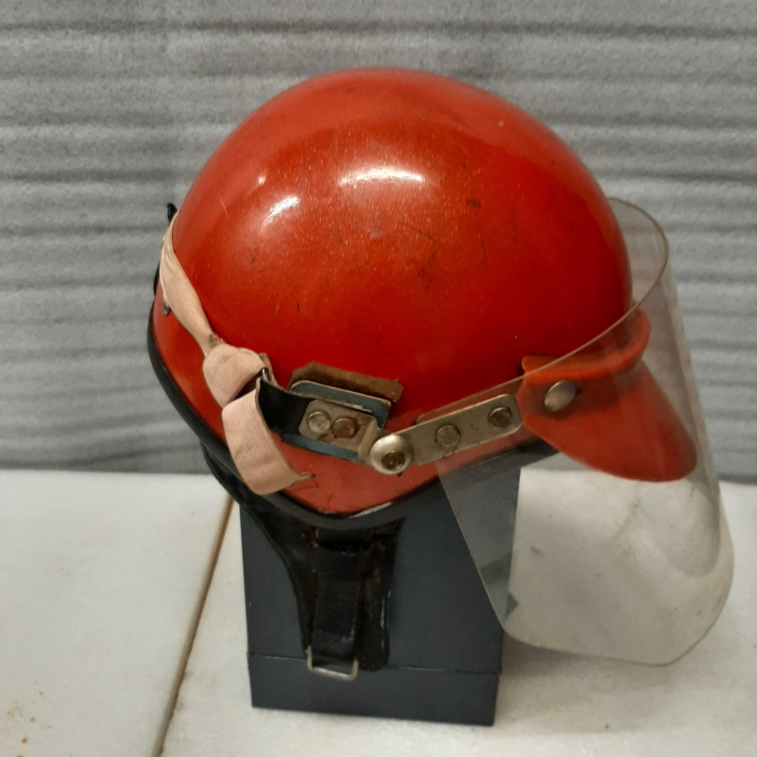 Kask orzeszek z przyłbicą vintage