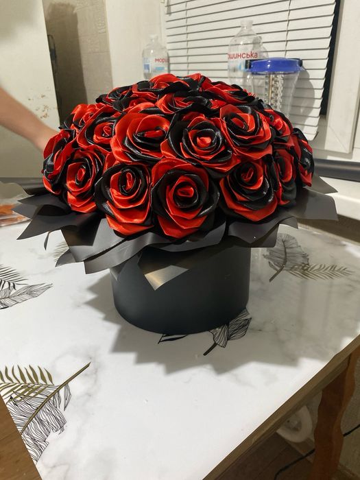 Букеты роз с атласной ленты