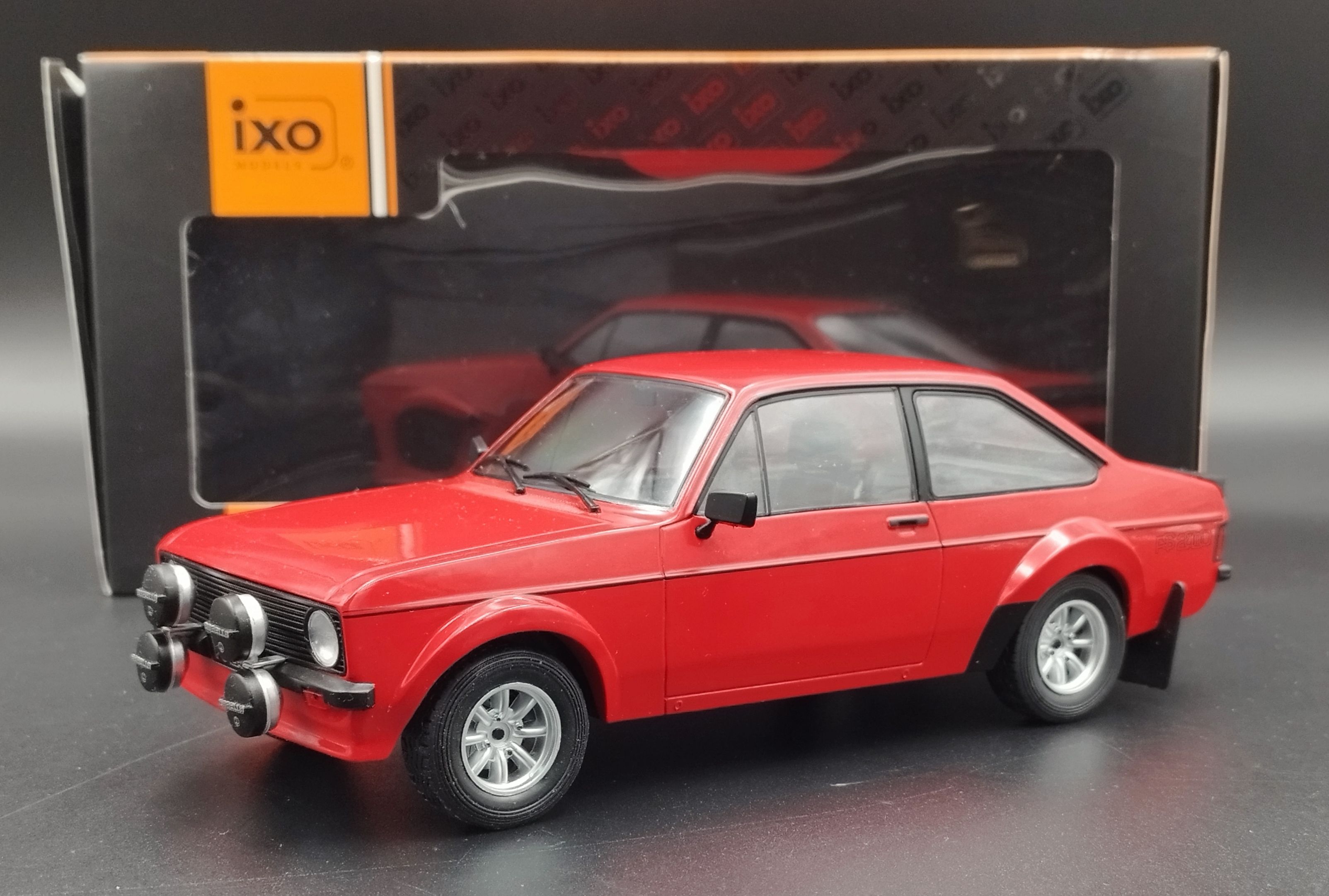 1:18 IXO 1977 Ford Escort MK2 RS 2000 model