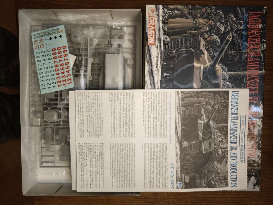 Model do sklejania Dragon 6037 Jagdpanzer/Flammpanzer 38 Hetzer