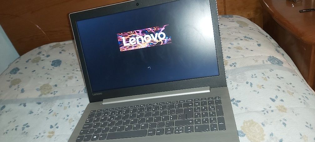 Portátil Lenovo Ideapad 330