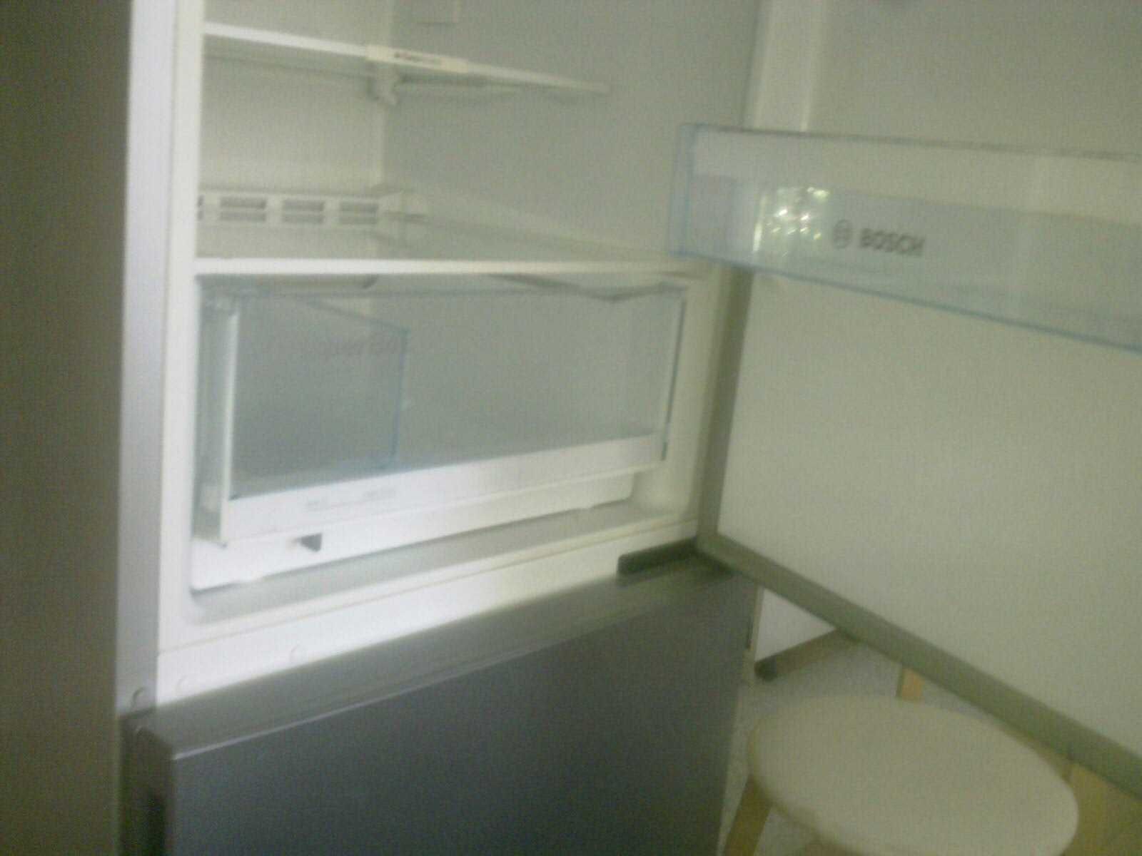 sprzedam lodówkę Bosch KGV36KL32 z zamrażalnikiem dolnym Srebrna