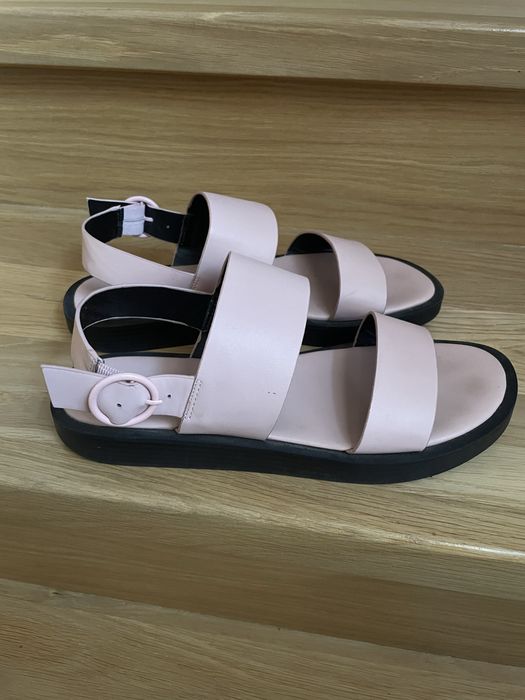 Reserved sandały w stylu ryłko 39