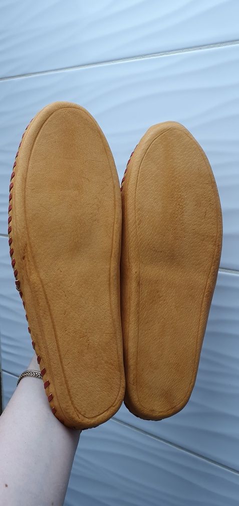 Laczki pantofle skóra skorzane góralskie rzemyki 43