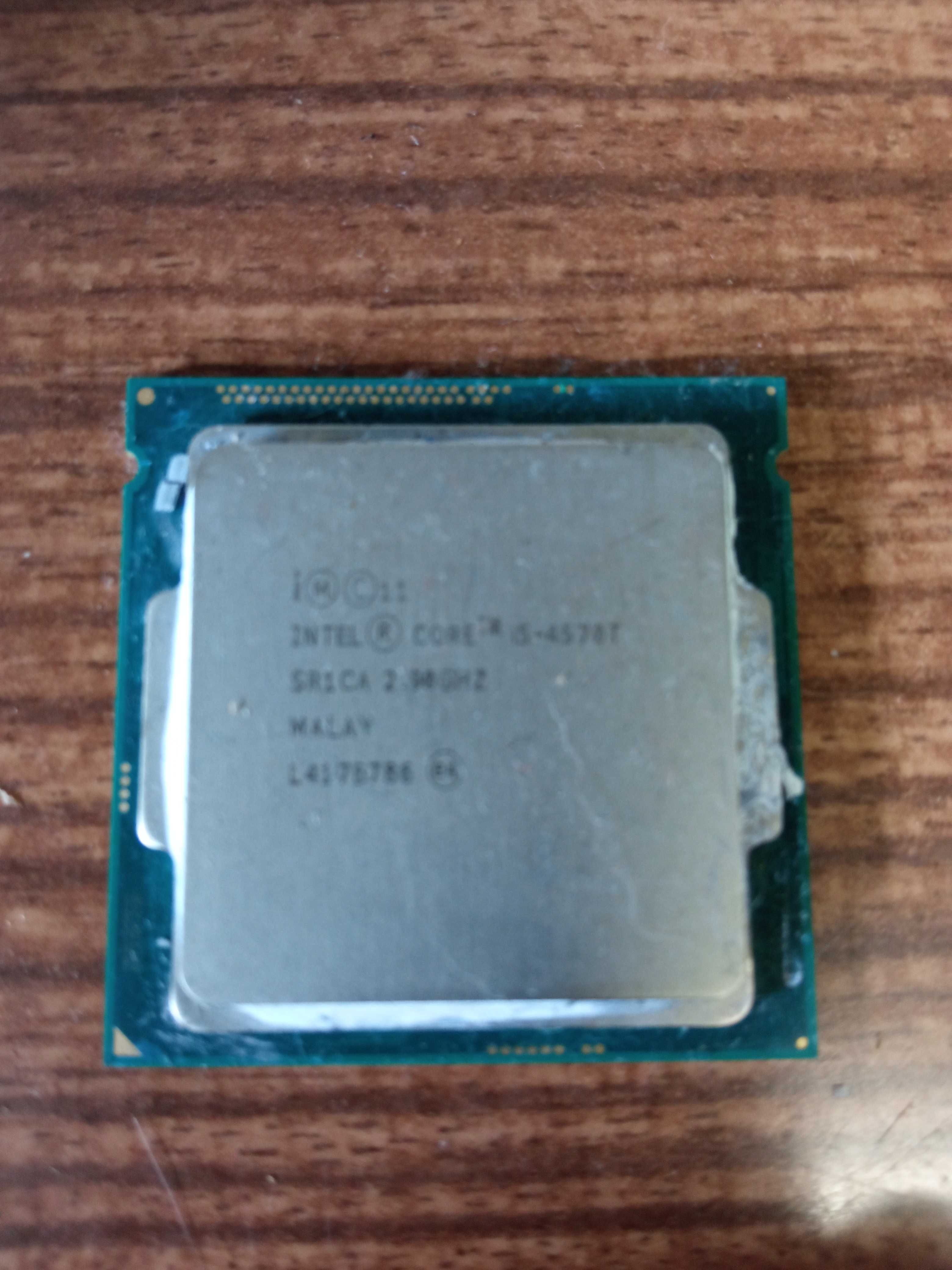 dois processadores intel, um i7 e um i5, i7 3.4ghz , i5 2.9ghz.
