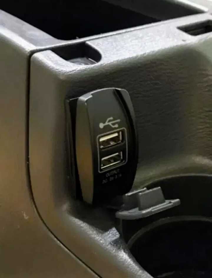 Автомобільна розетка 2USB 3,2А
