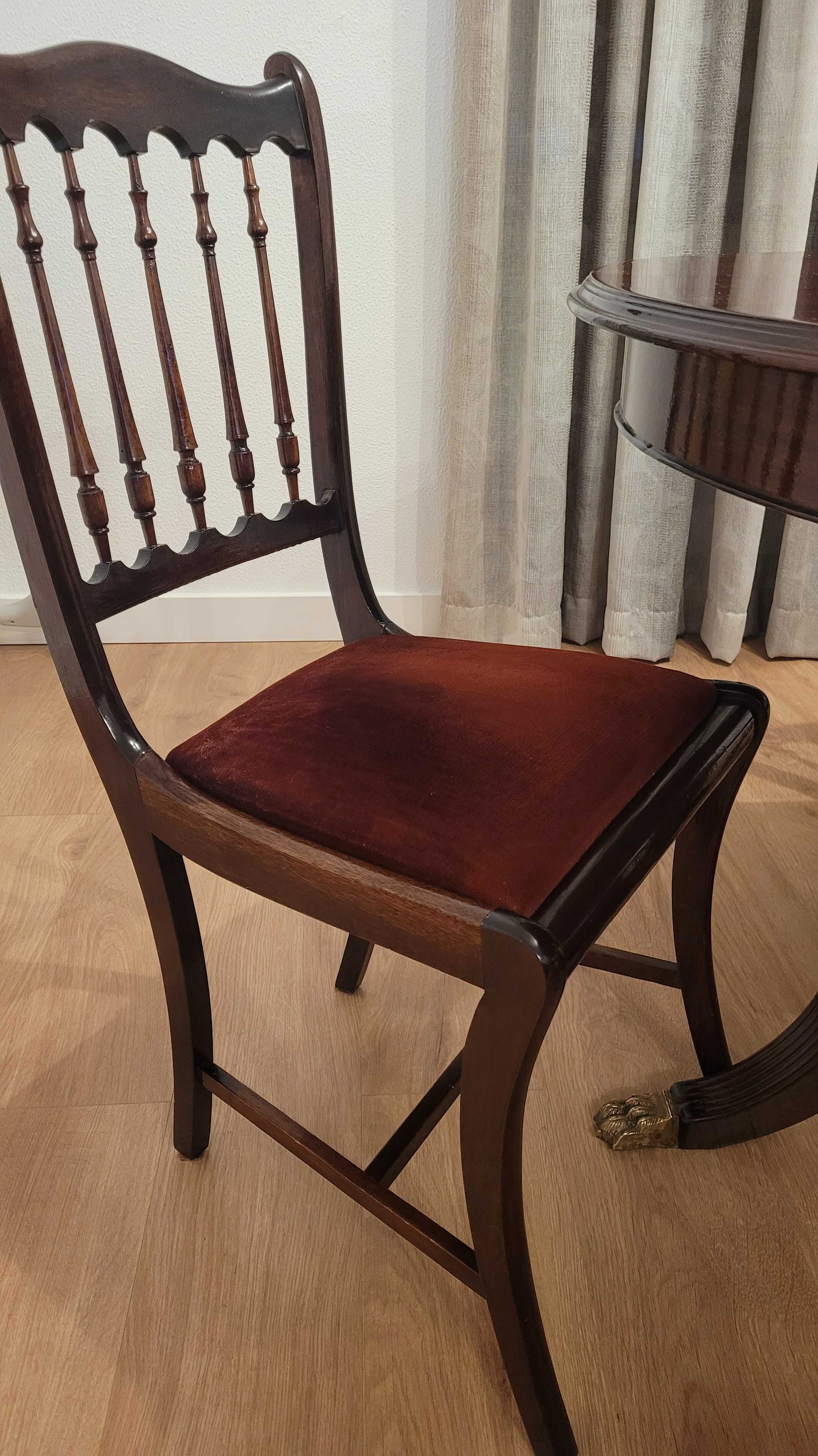 Conjunto sala jantar. Mesa + Cadeiras