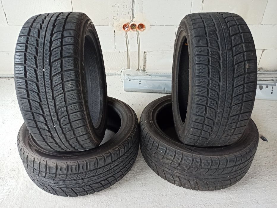 Opony zimowe Triangle 225/45/17, komplet, jak nowe!!!