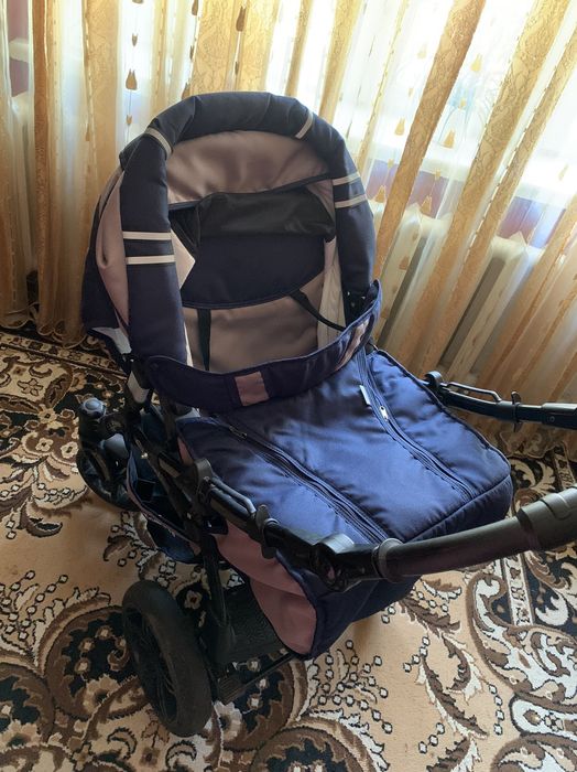 Дитяча коляска..