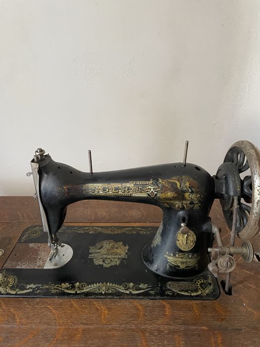 Maquina de costura Singer antiga