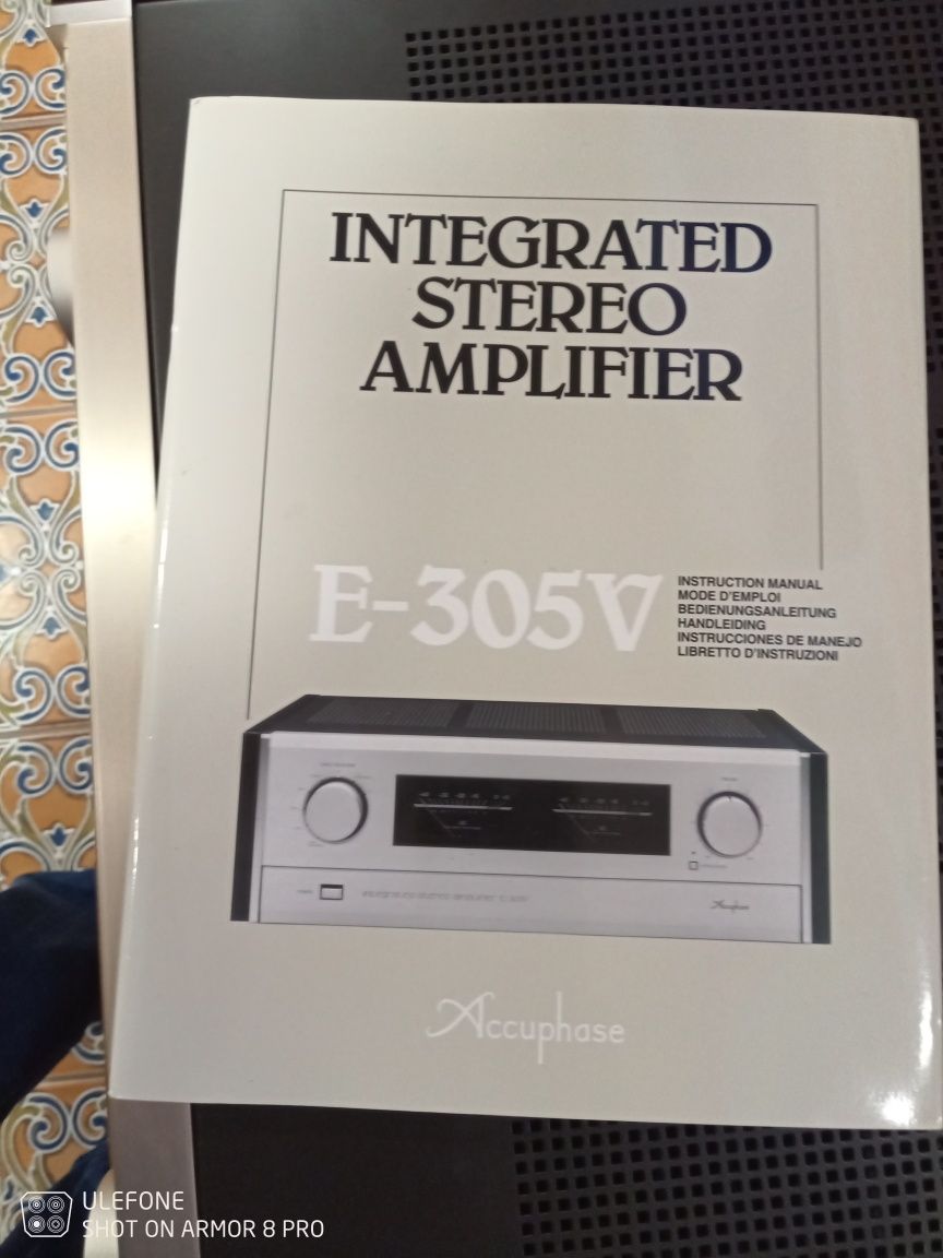 Accuphase e-305v