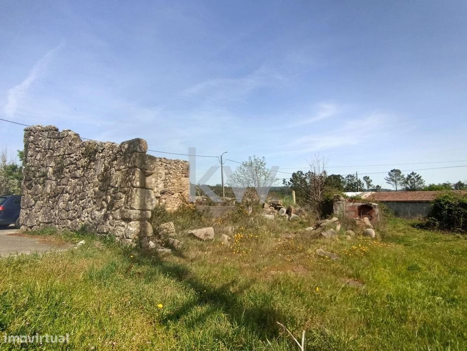 Casa para restaurar e terreno (1864,4m2) - Torre, São Pedro do Sul