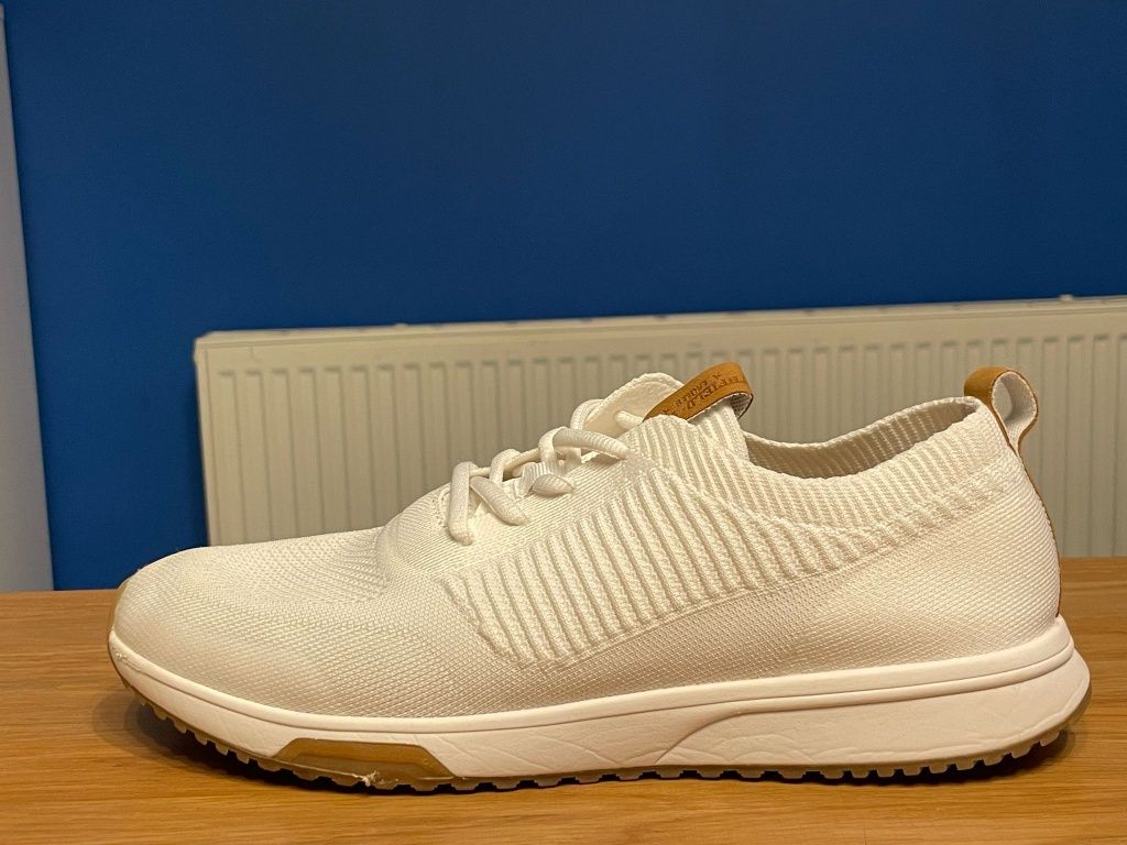 Eleganckie białe buty marki Venice