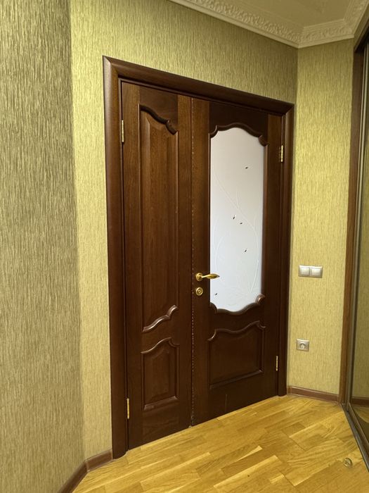 Продам міжкімнатні двері з натурального дерева