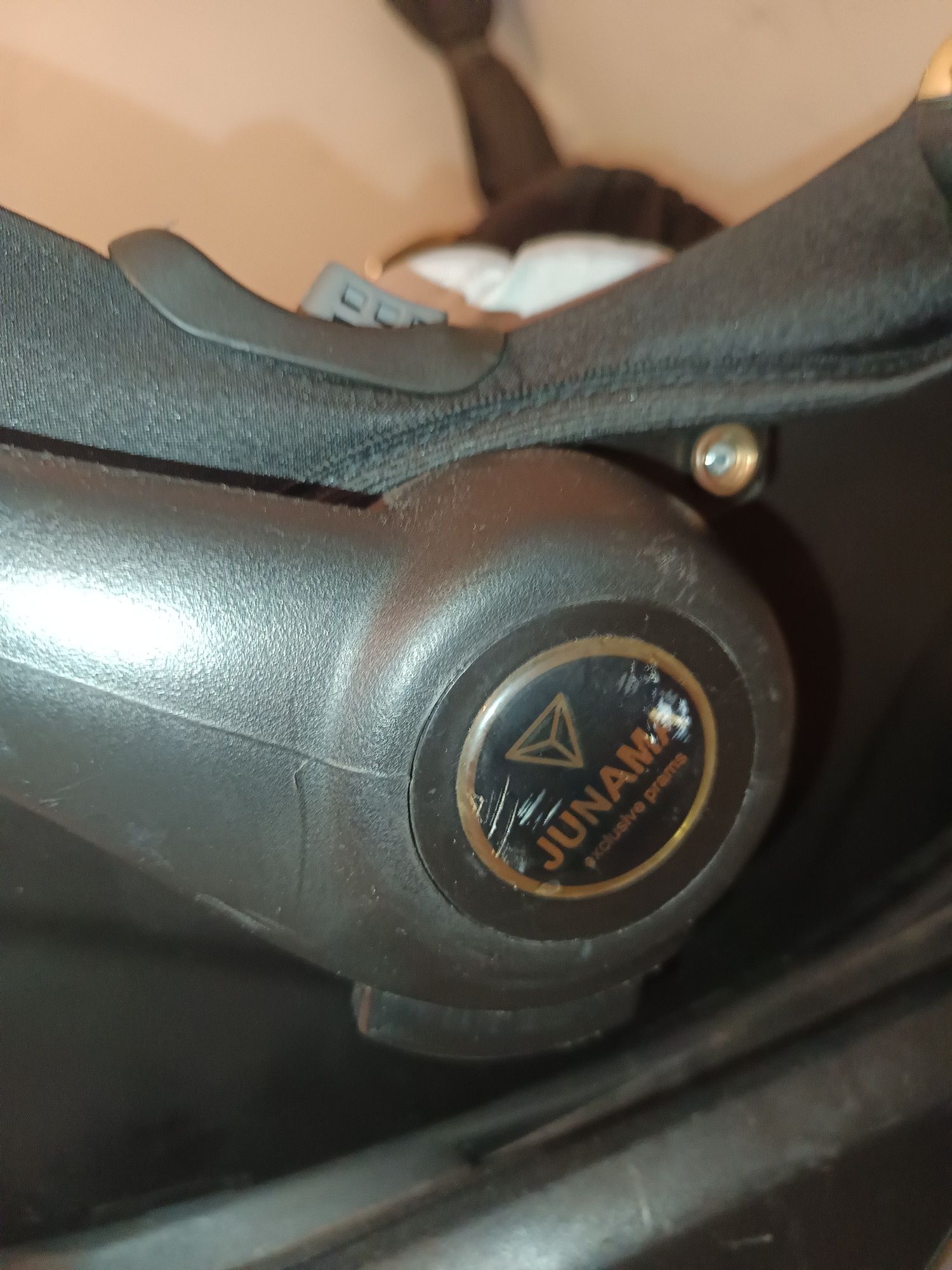 Nosidło junama  razem z bazą ISOFIX