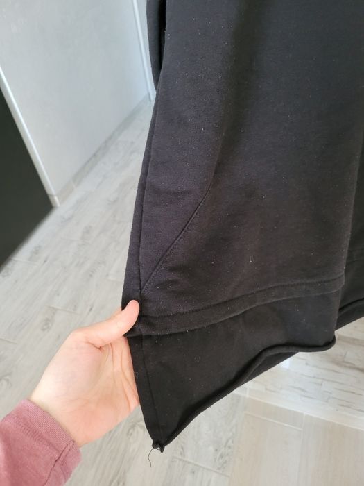 Czarna męska gładka dłuższa bluzka na długi rękaw New Yorker XL