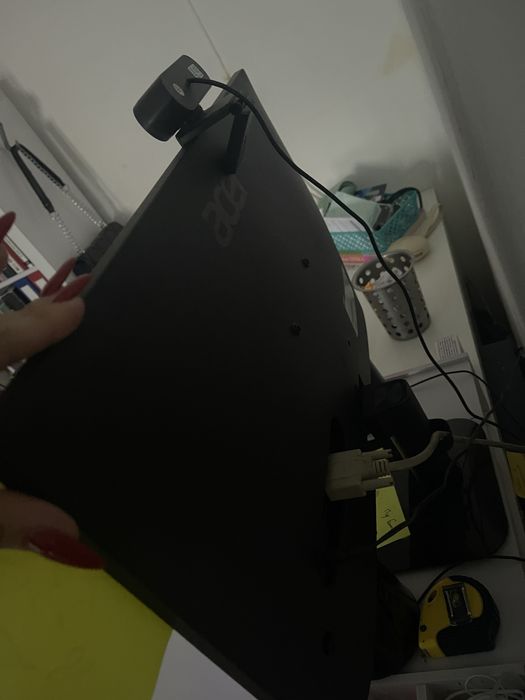 Monitor Acer com pouco tempo