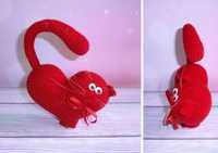 В′язаний серце-кіт Валентин з червоним бантиком. Сувенірна іграшка