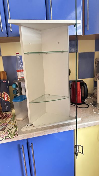 Угловий шкафчик для ванної з дзеркалом