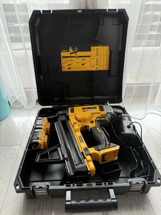 Gwozdziarka dewalt