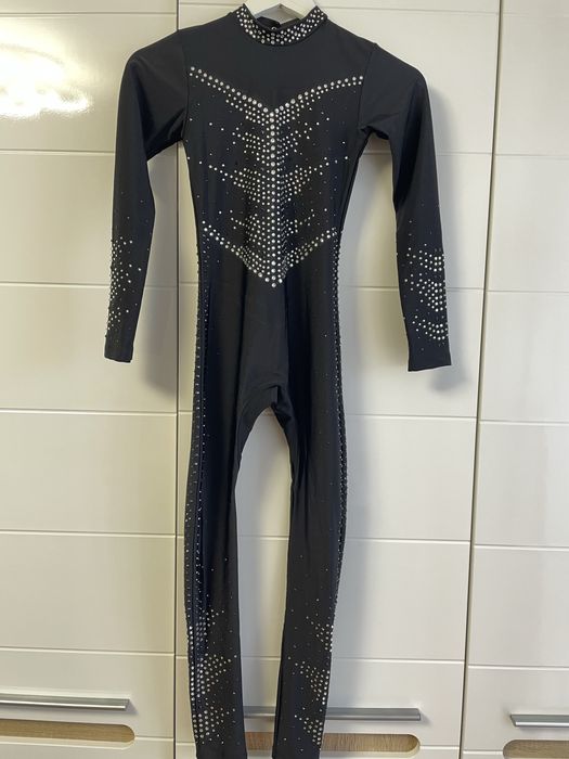 Инкрустация камнями, костюм для гимнастики