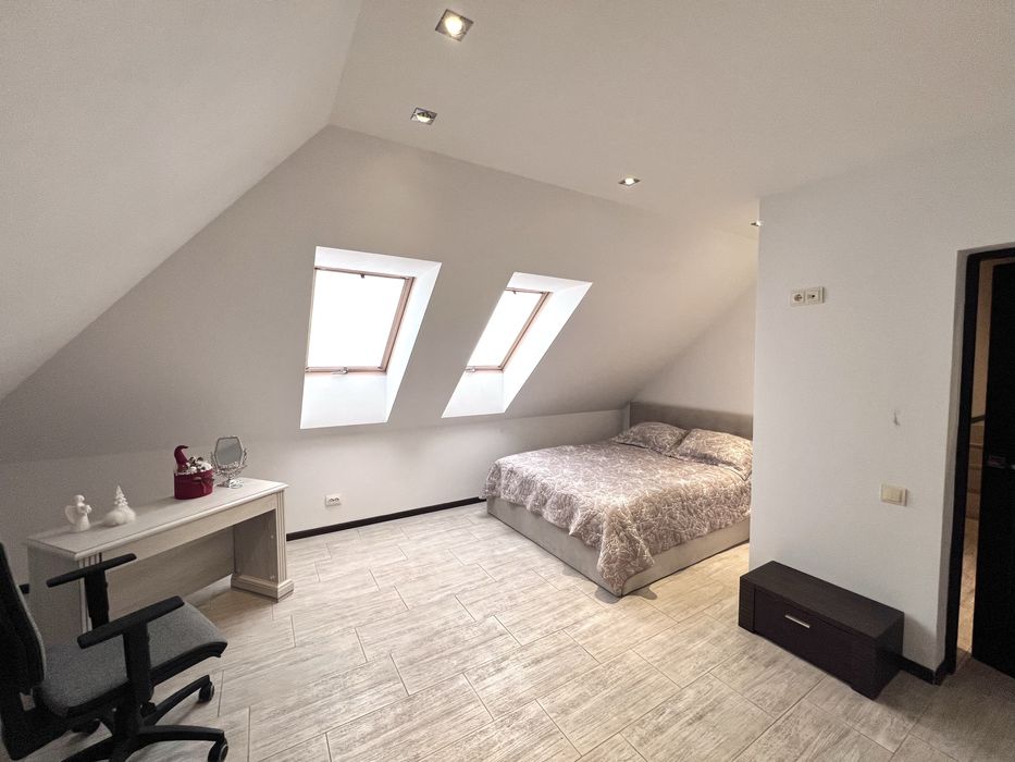 Продаж чудового будинку біля лісу