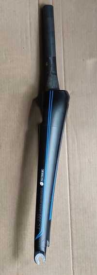 Widelec aero fuji FC-330 carbon monocoque taper 28"