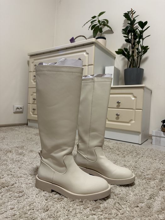 Чоботи сапоги ZARA труби. Трендові чоботи 37 р. Беж