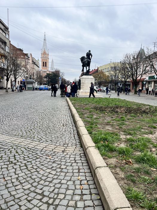 Продаж в Центрі трьох кімнатноі квартири