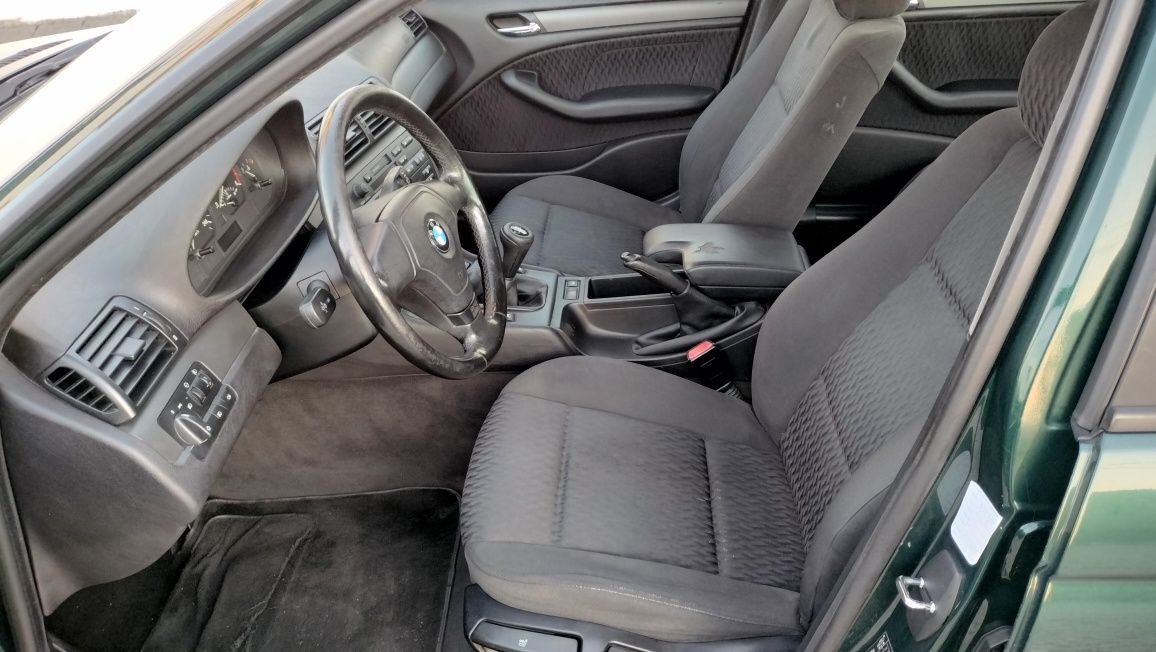 BMW 320D sedan em bom estado geral