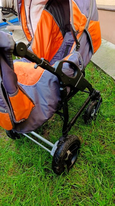 Коляска чорні шасі в гарному стані прогулянкова