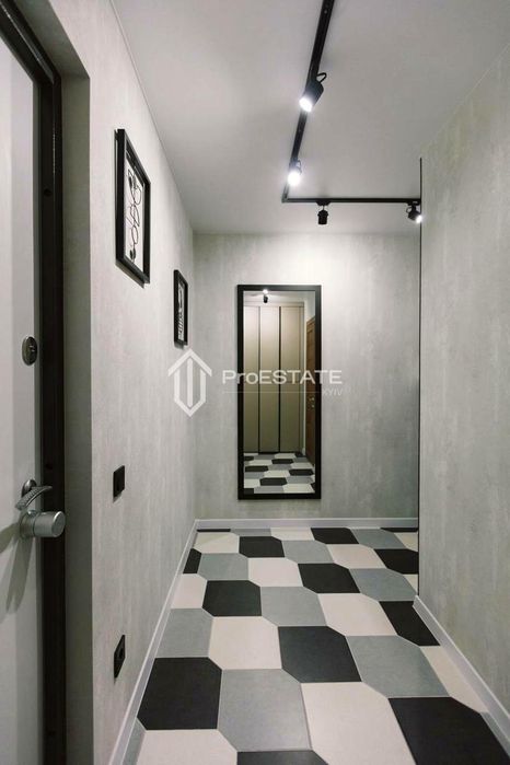 Киев        Ревуцкого ул., 54